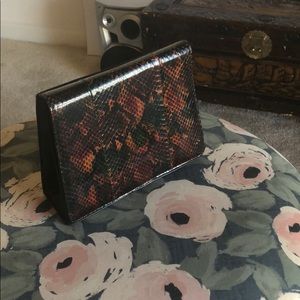 Snake skin design clutch purse